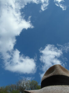 Hut vor Himmel
